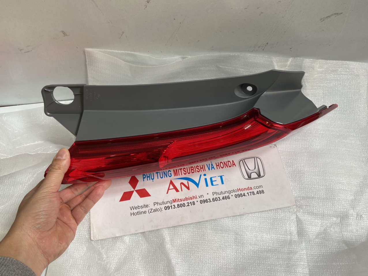 Đèn hậu miếng dưới xe honda CRV 2016-2017